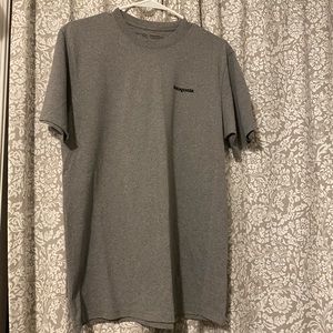 never worn!! Men’s gray Patagonia t-shirt